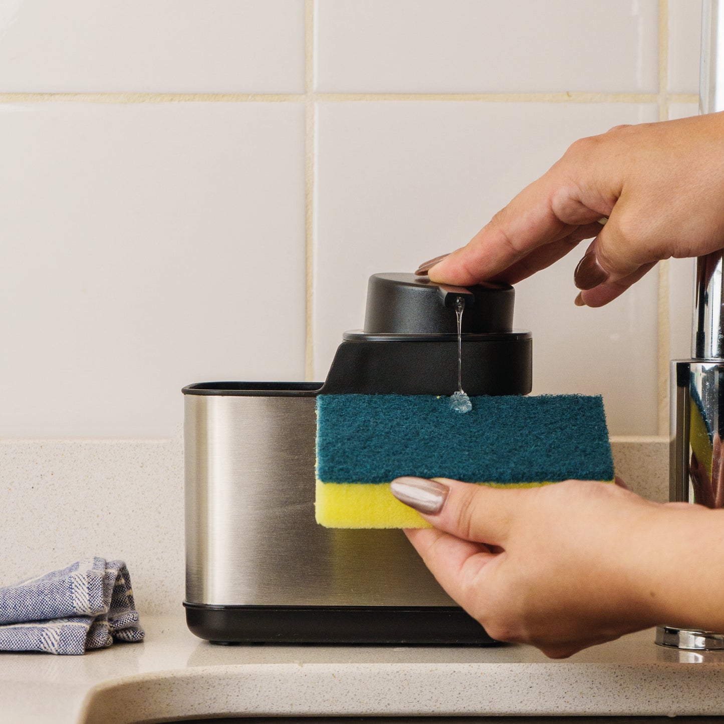 Dispenser con organizador de cocina